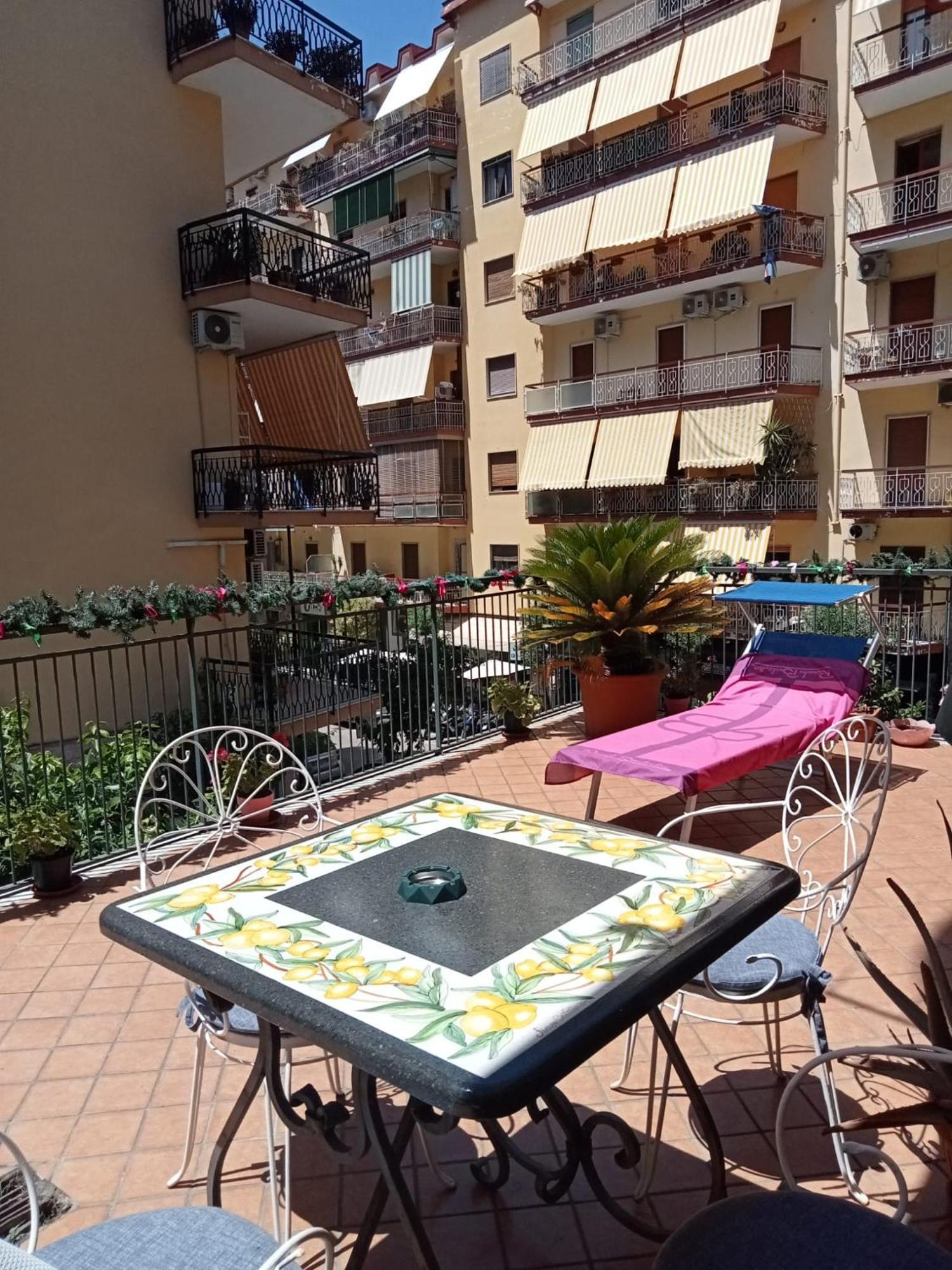 La Terrazza Di Monica & Teresa Bed & Breakfast Portici Luaran gambar